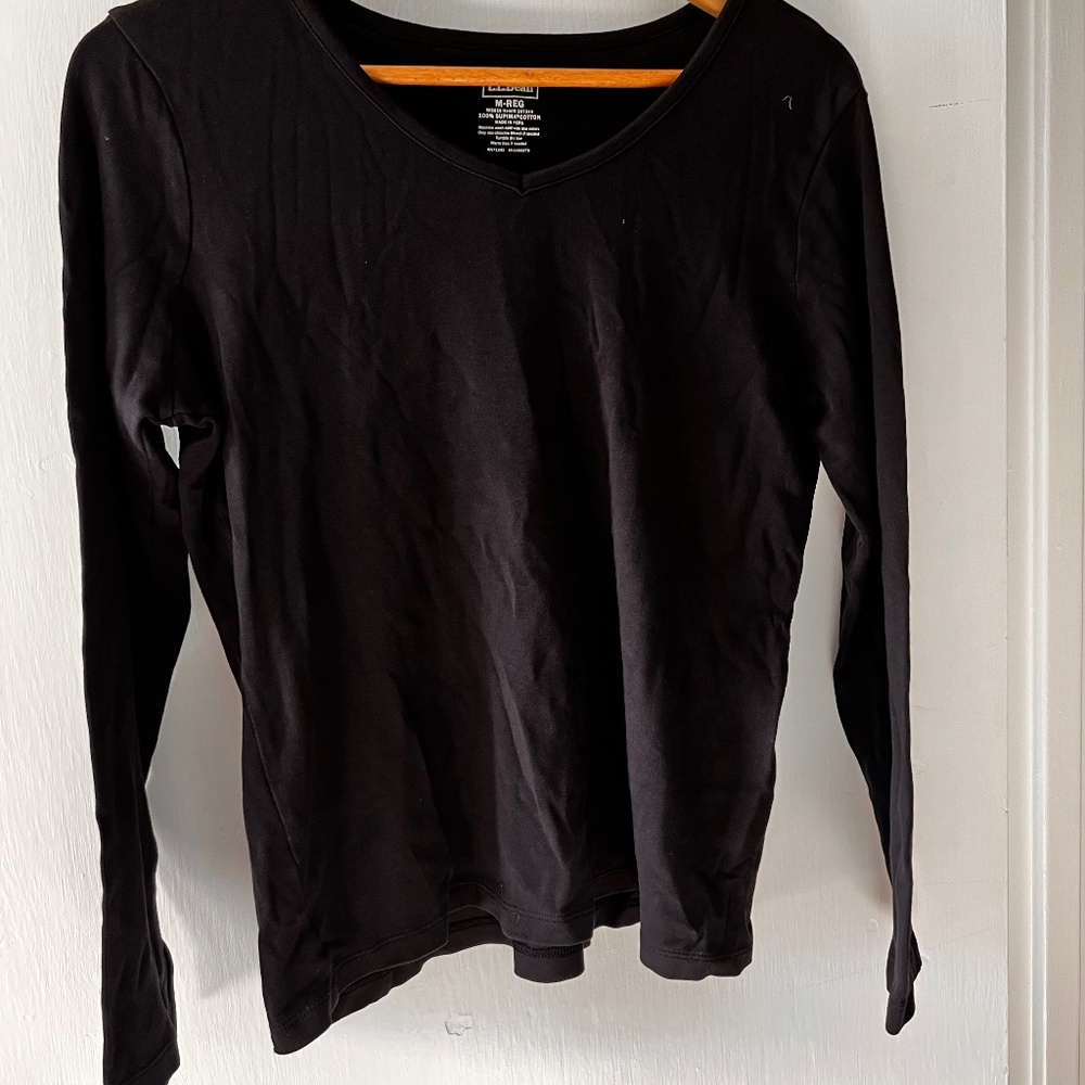 LL Bean long sleeve V neck shirt size M